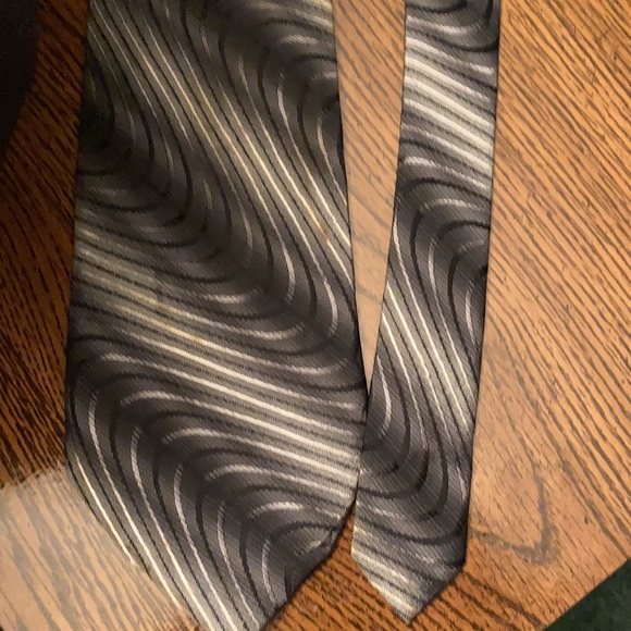 Gorgeous Black on Black Pinstripe Jacket w/matching Slacks and Shirt Top Hat tie - Picture 13 of 13